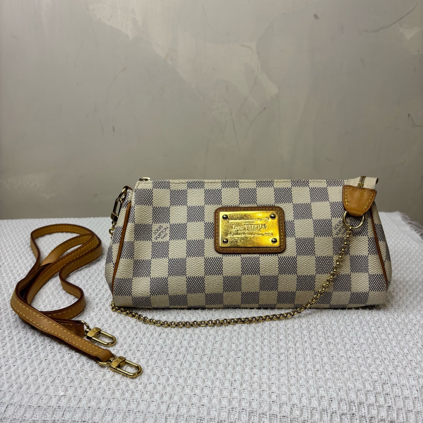 LV/Louis Vuitton White Checkerboard EVA Chain Bag Can be Worn Crossbody 99% New Size 24*12