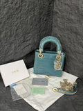 Dior Lady Dior 3-grid crocodile skin with diamond clasp, complete with accessories, shoulder strap, warranty card, crocodile authenticity card, dust bag, 2020 serial number, in stock at a favorable price