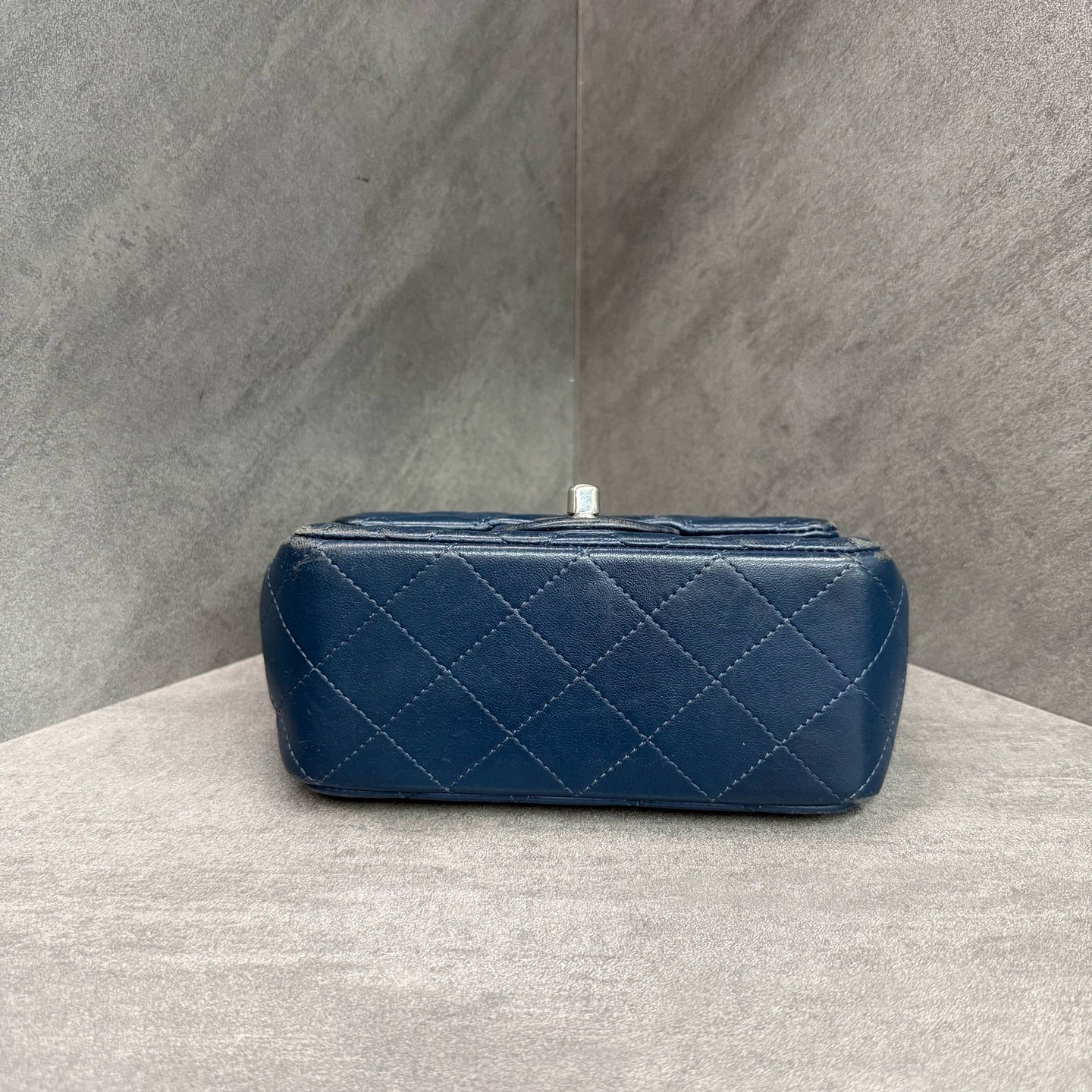 Chanel cf Square Fat Man Blue and Silver sheepskin chain bag, 25 open bag type, three-dimensional inside clean