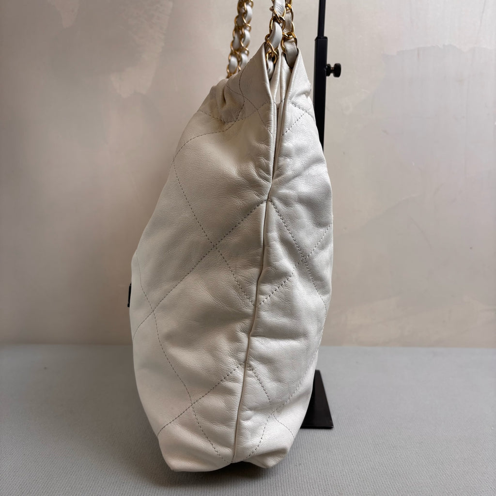 98 New CHANEL 22Bag Drawstring Closure Extra Large Capacity Chain Bag with Coin Chip Size: 30 x 30