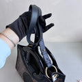 Fendi runway tote bag size 28*21, like new condition.