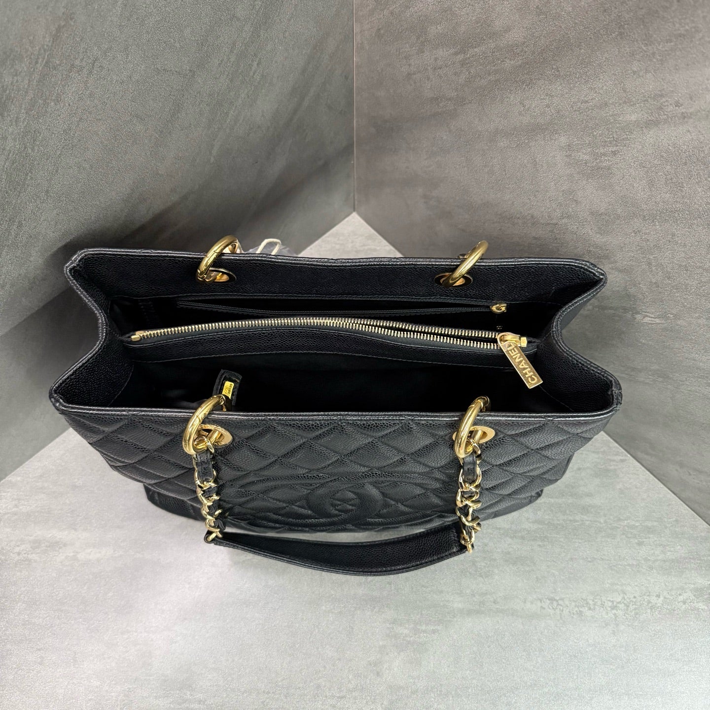 Chanel gst lychee cowhide black gold 16k card with strap