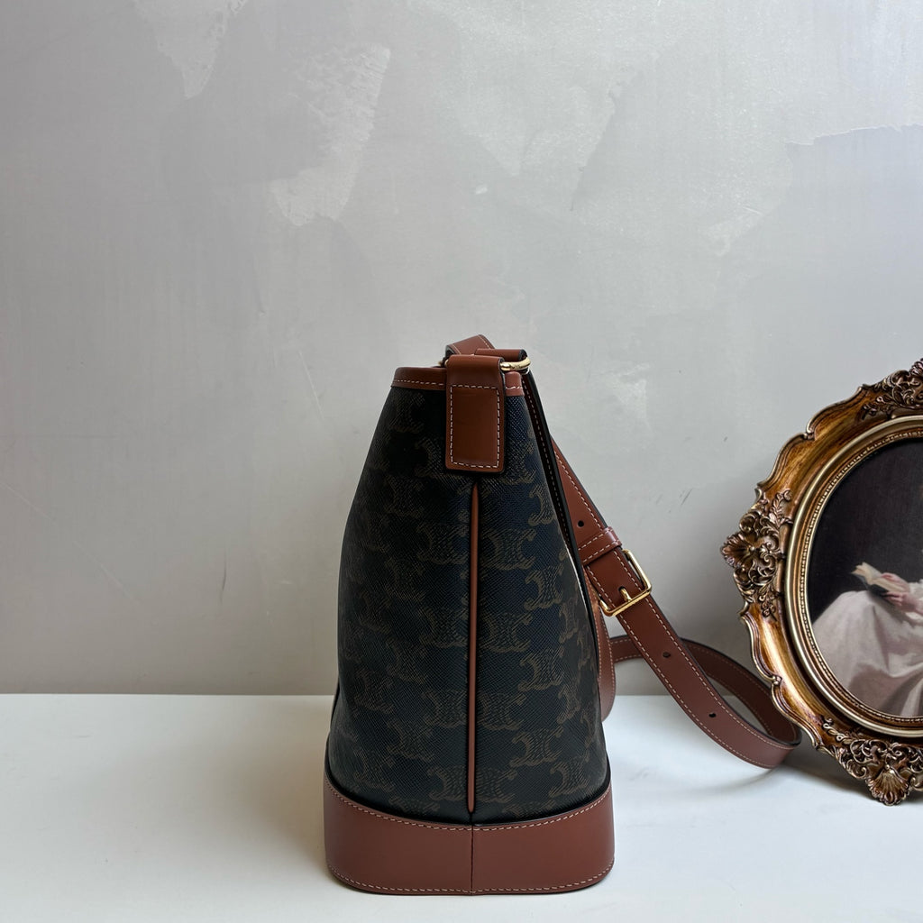 Celine Vintage Bucket Bag Shoulder Bag 99% New Size: 18x22 Leather Material