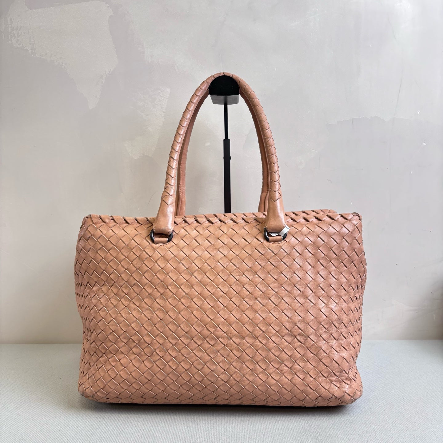 bv/ Bottega Veneta 97 New Classic Grapefruit Color Woven Handheld Shoulder Bag Lightweight and Burdenless Size 33*23
