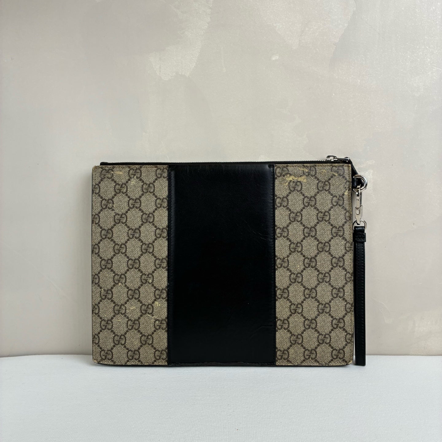 Gucci Classic Monogram Clutch Bag 98% New Size 28*21.5 Synthetic Canvas Material
