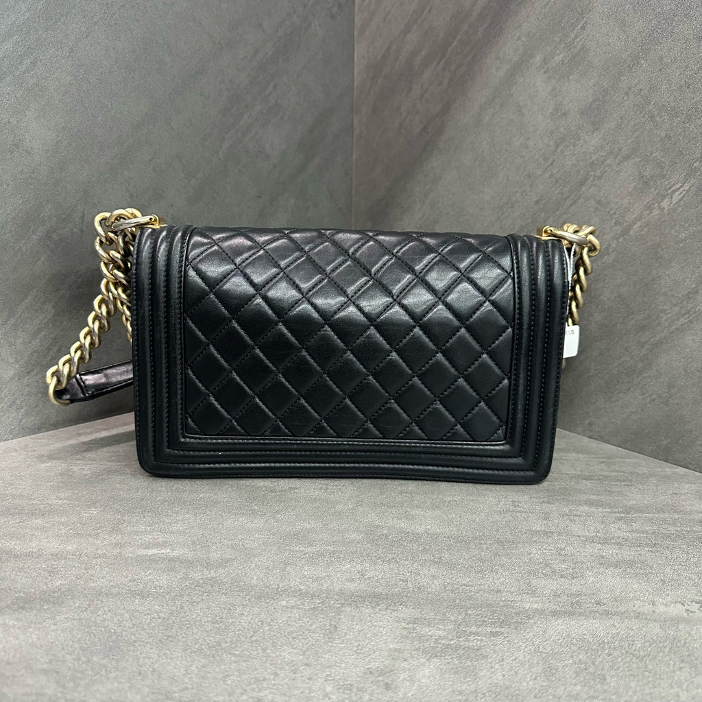 Chanel leboy medium-sized black gold sheepskin chain bag, 24-opening type, three-dimensional inside clean