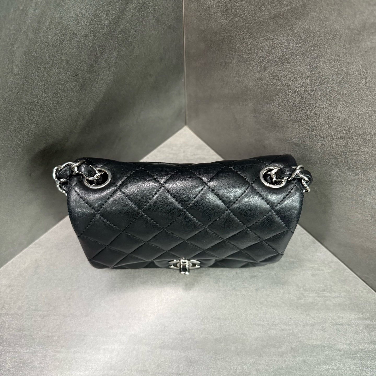 Chanel Fang Chubby black silver sheepskin 26 open strap card in original color