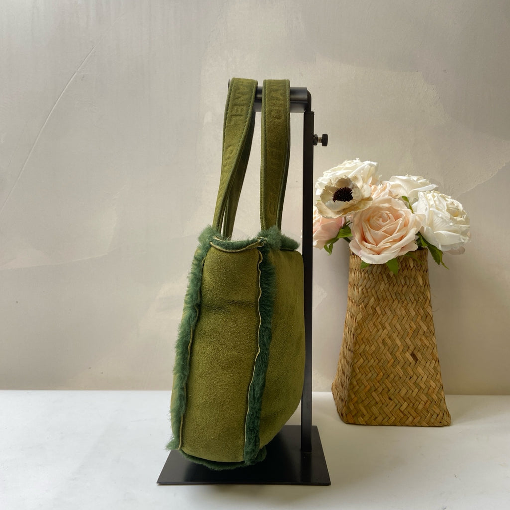 CHANEL Green Suede Plush Shopping Tote Bag, large capacity, features embossed logo, excellent touch, pre-owned with 5 openings, condition 9.