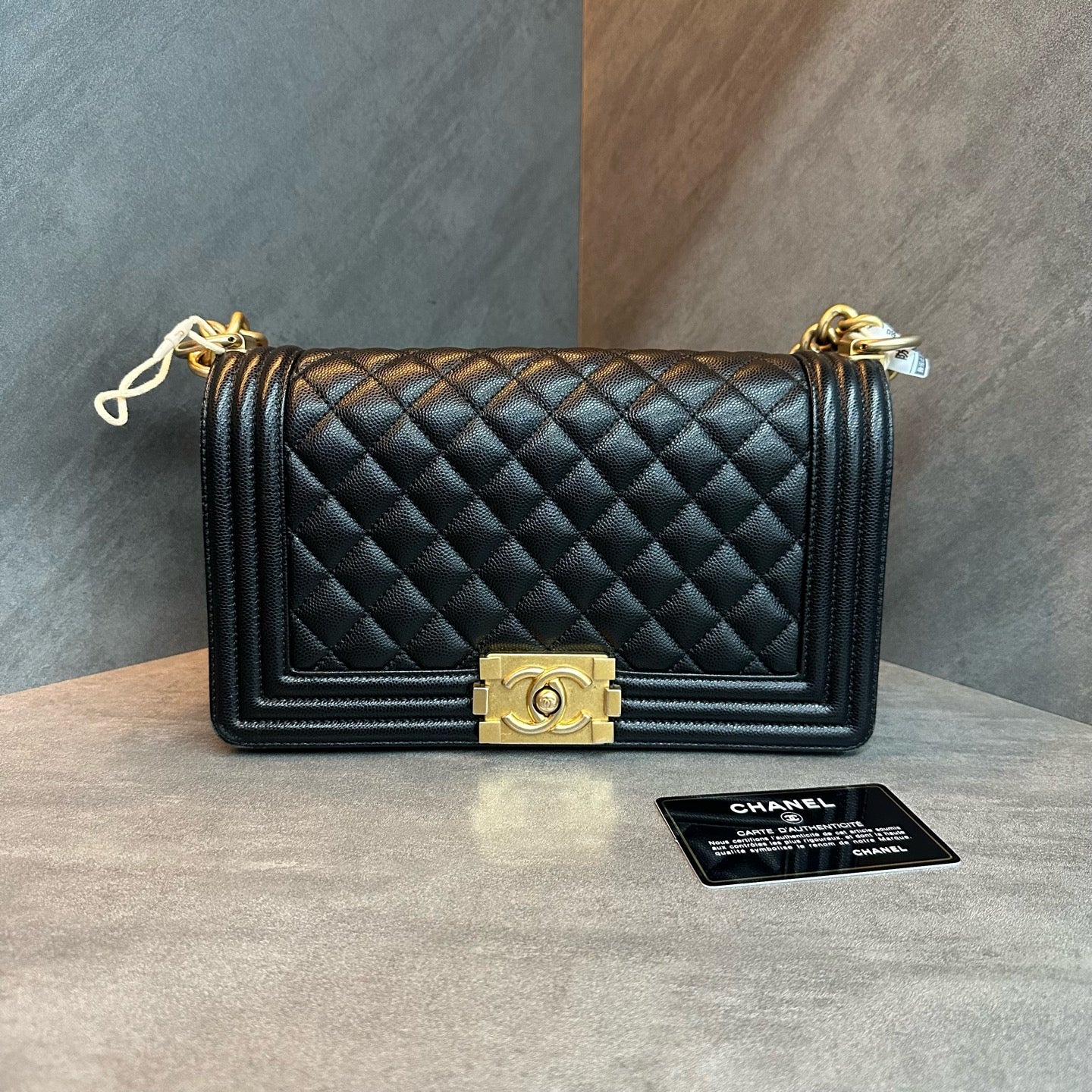 Chanel leboy medium-sized black gold lychee cowhide chain bag, 27 openings, card bag type, three-dimensional inside clean