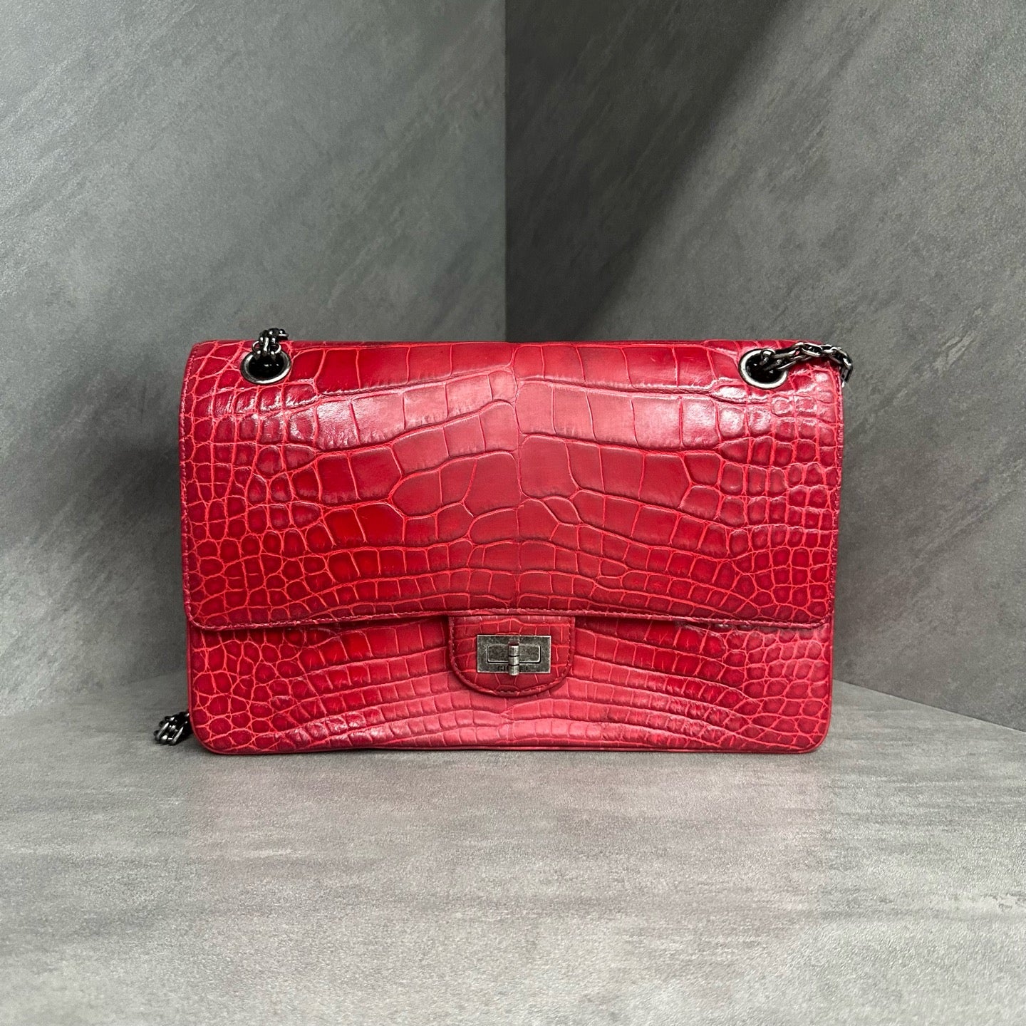 Chanel 2.55 series large crocodile hand-held shoulder bag, dimensions 31*20*9, retail price 348000!