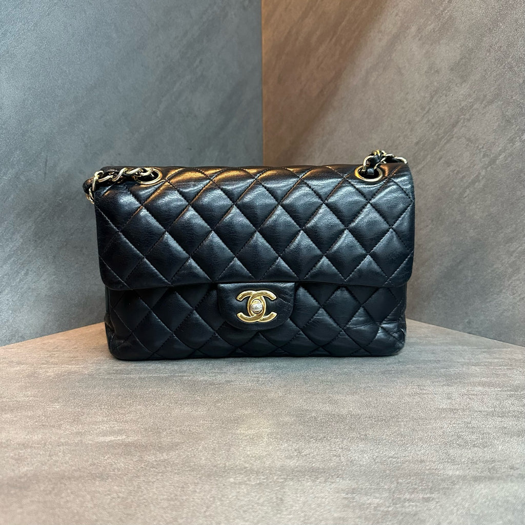 Chanel cf small black gold sheepskin chain bag, 18 kai, no card