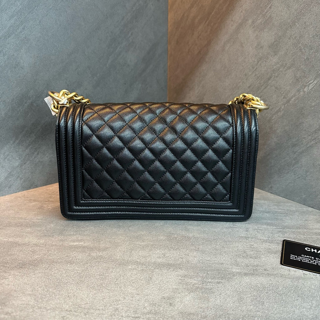 Chanel leboy medium-sized black gold lychee cowhide chain bag, 27 openings, card bag type, three-dimensional inside clean