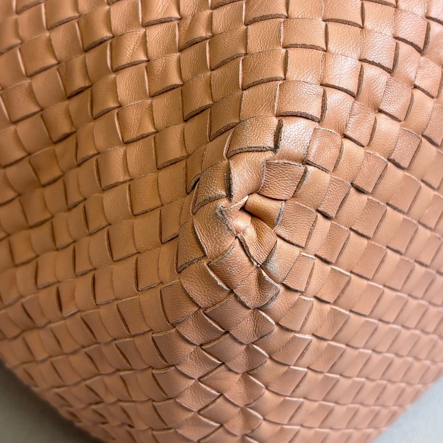 bv/ Bottega Veneta 97 New Classic Grapefruit Color Woven Handheld Shoulder Bag Lightweight and Burdenless Size 33*23