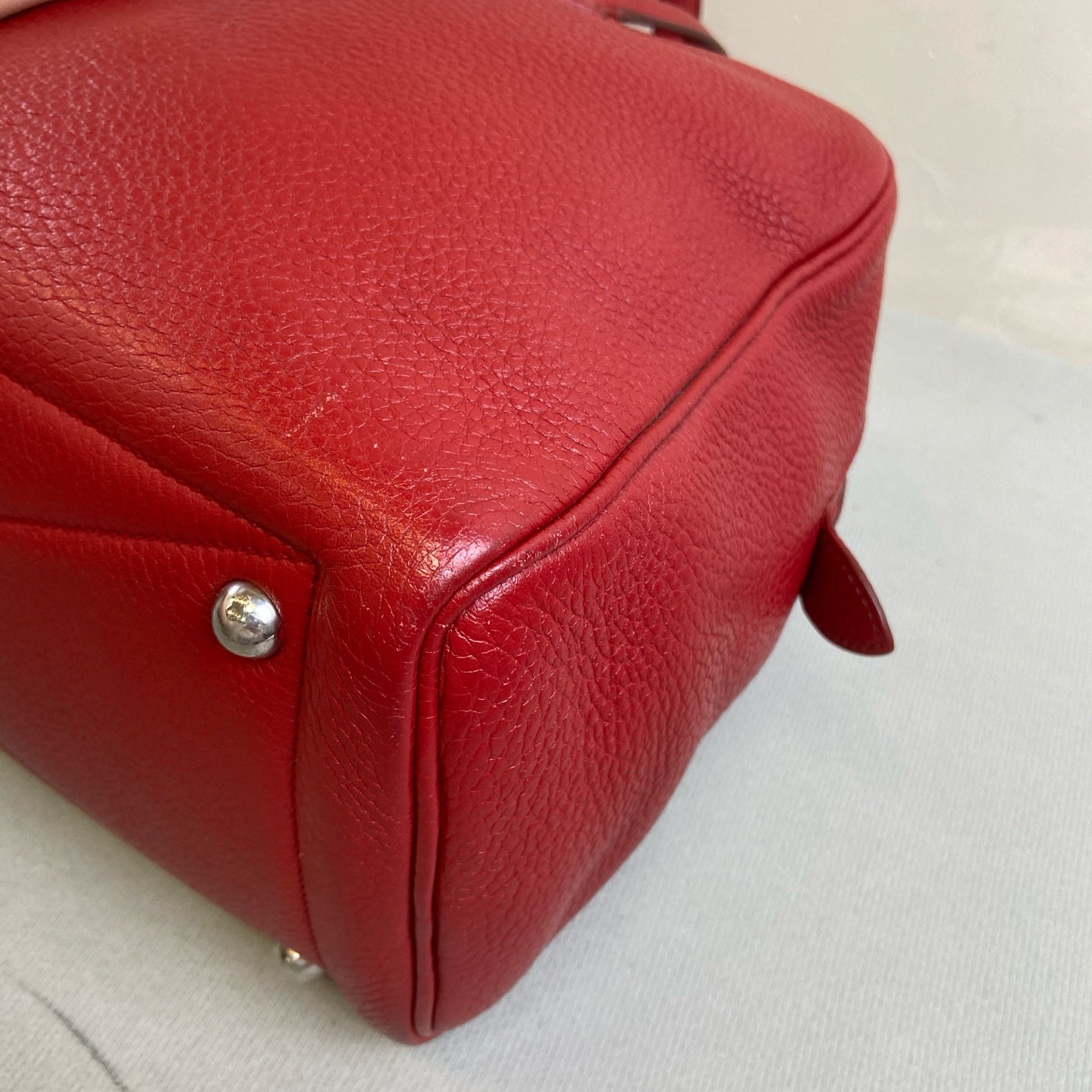 Hermès 98% New Frame R Engraved Victoria 35 Red Handbag Size 35*23