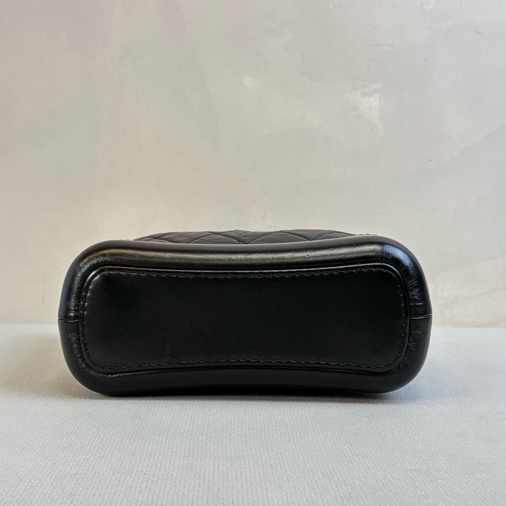 Chanel 99% new 28 Open Boy Bag Medium Black Size 21*14