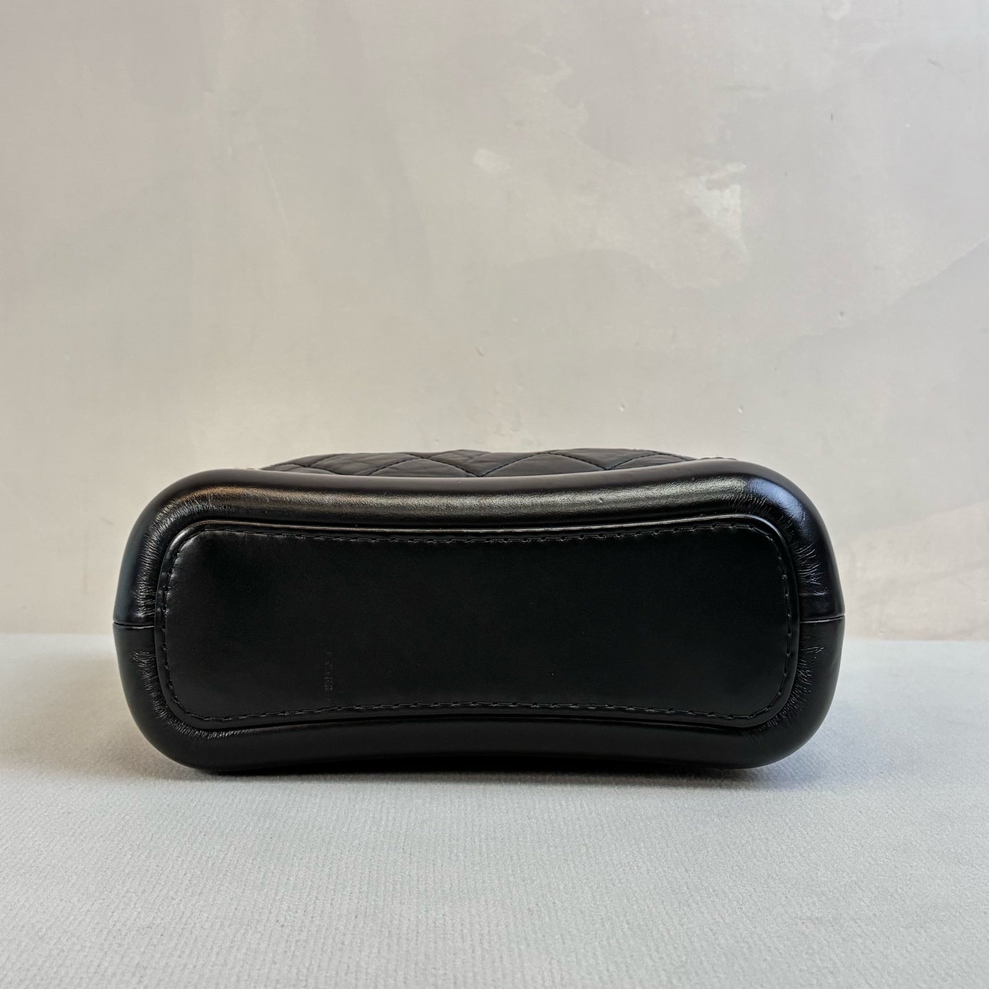 Chanel 99% new 28 Open Boy Bag Medium Black Size 21*14