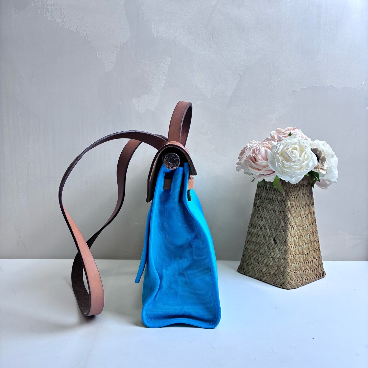 Hermes Herbag31 Blue and Brown H Cursive Shoulder Bag 99% New Condition Dimensions: 31*23 Canvas拼
