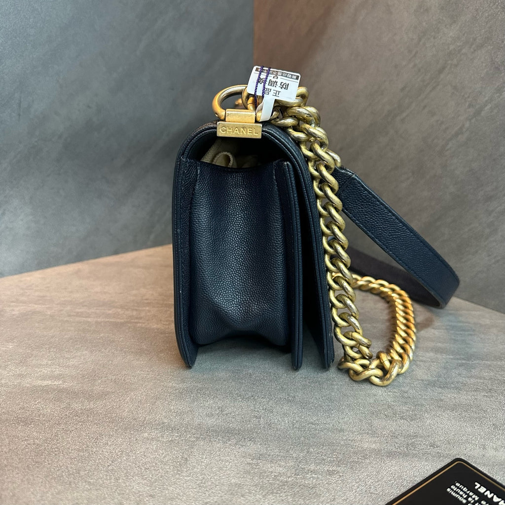 Chanel Le Boy medium size, dark blue lizard-grain cowhide, 25-series with certificate, original condition