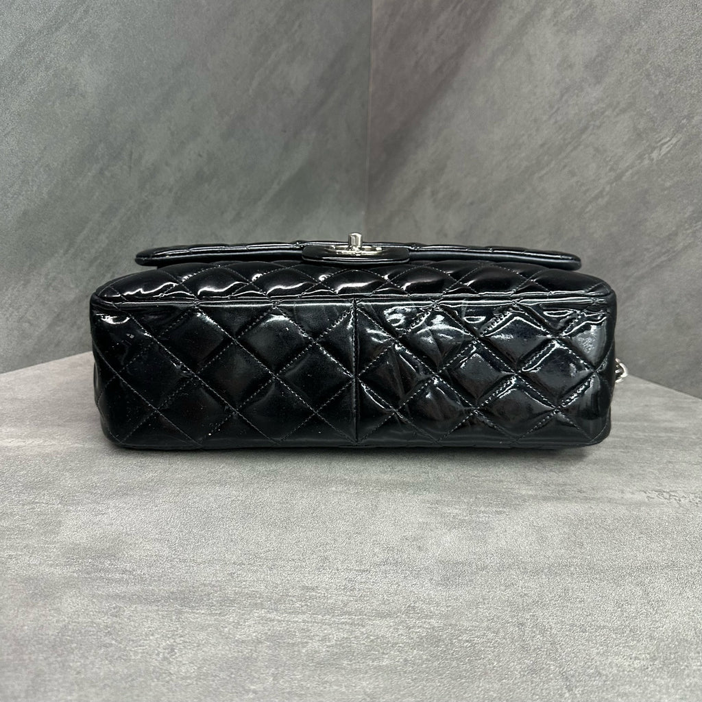Chanel cf jumbo Black and silver patent leather chain bag, 16 kai, no card