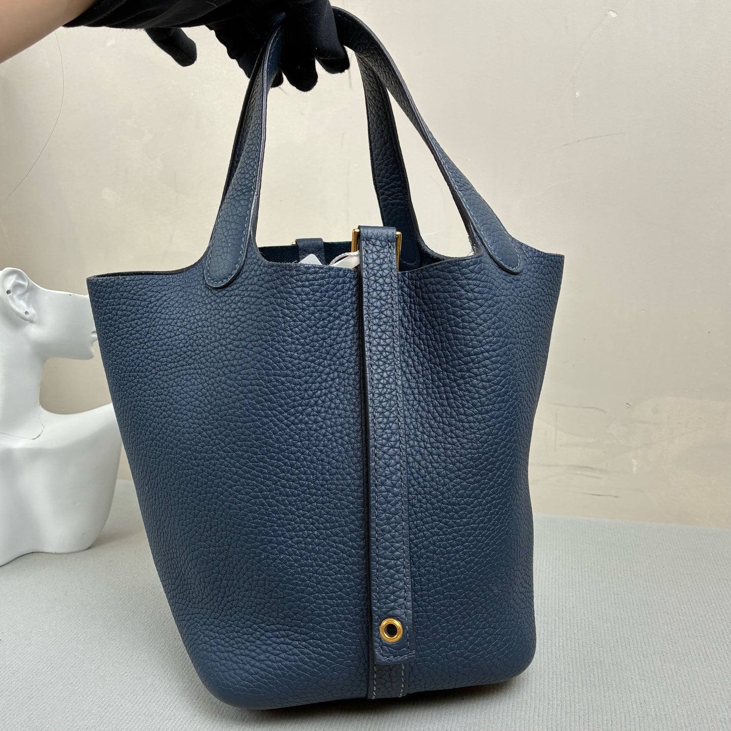 Hermes Picotin 18 Basket 18 in 99% new condition, W stamp, Midnight Blue, Gold Hardware, Handbag Dimensions