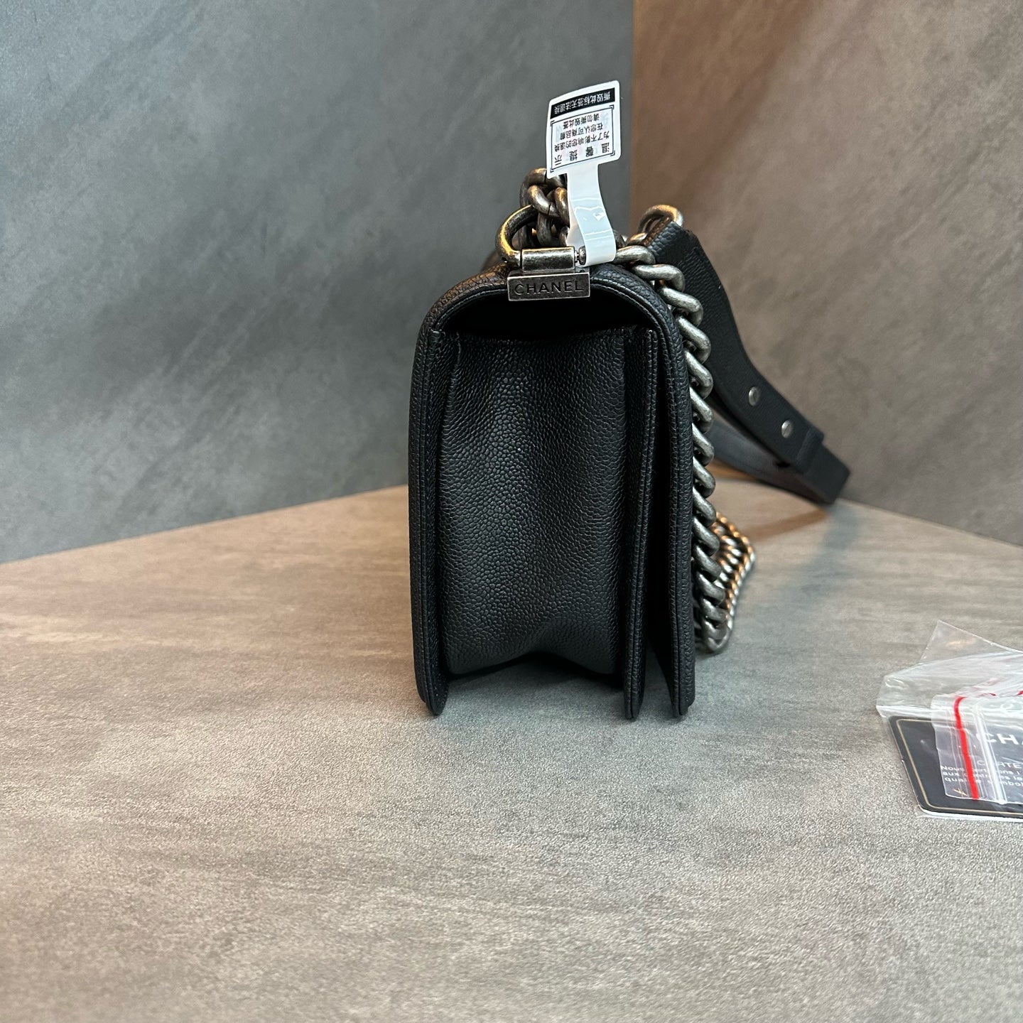 Chanel leboy medium-sized black and silver lychee cowhide chain bag, 23K with a card
