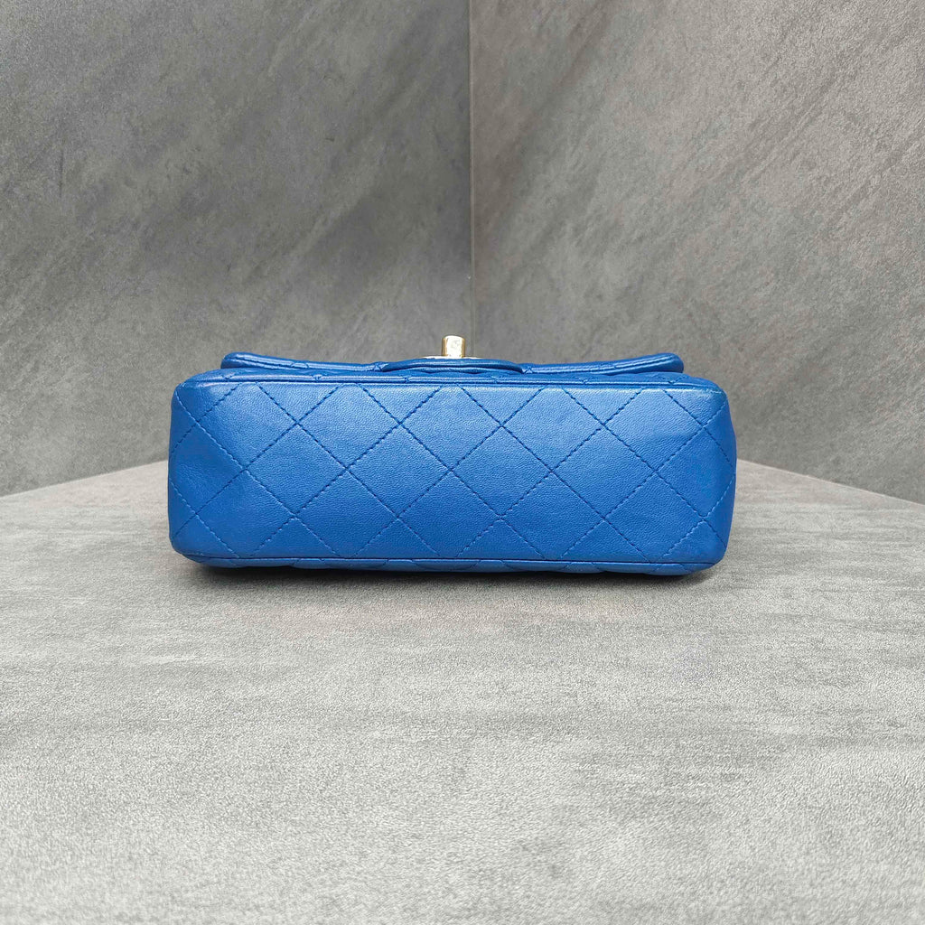 Chanel CF Large Mini Blue Gold Lambskin Chain Bag 24K Bag Shape Three-dimensional Interior Clean