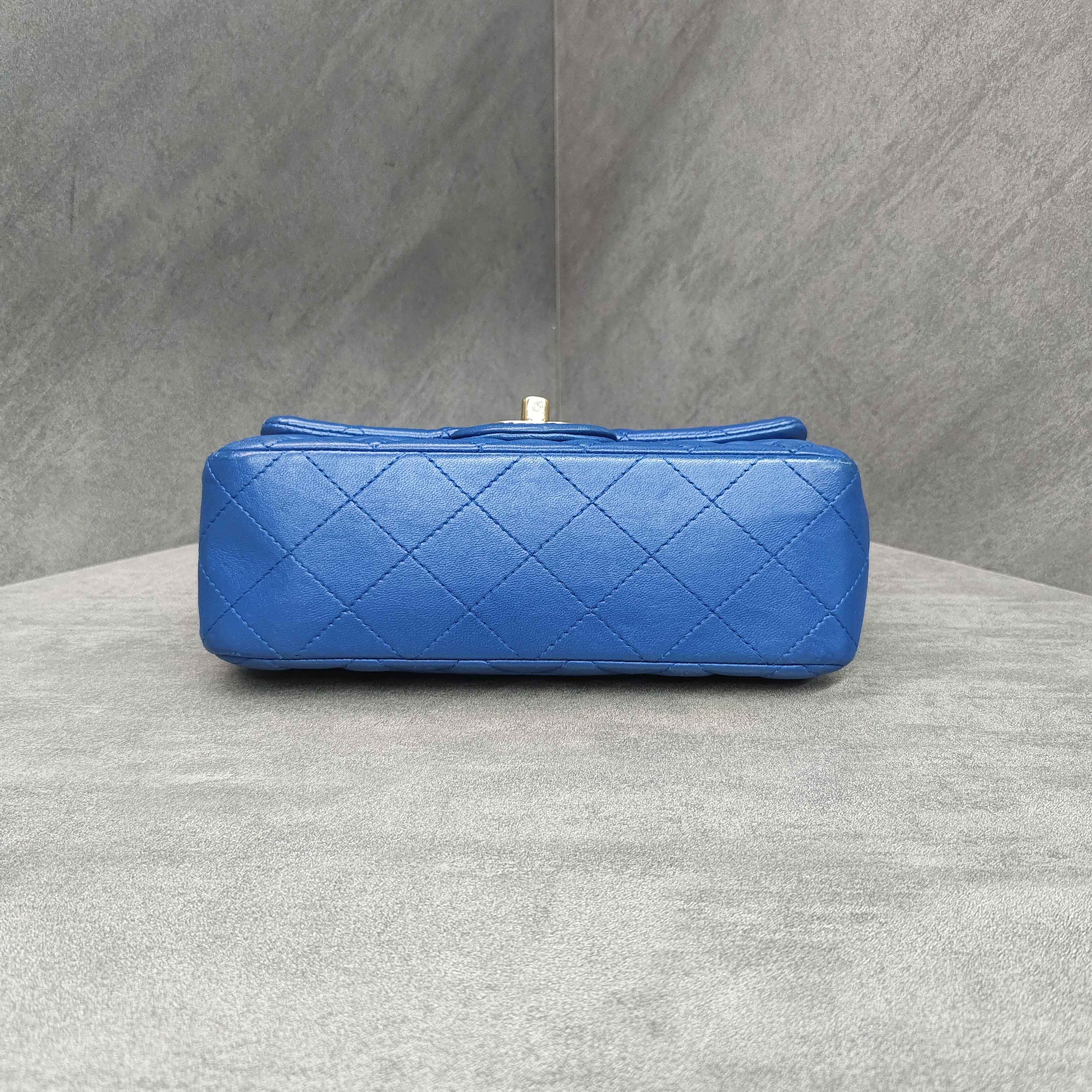Chanel CF Large Mini Blue Gold Lambskin Chain Bag 24K Bag Shape Three-dimensional Interior Clean