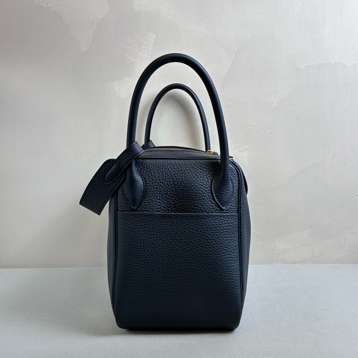 Hermès 99% New Frame P刻 Lindy30 Midnight Blue with Gold Hardware, Accessories, Dust Bag, Original Excellent Condition
