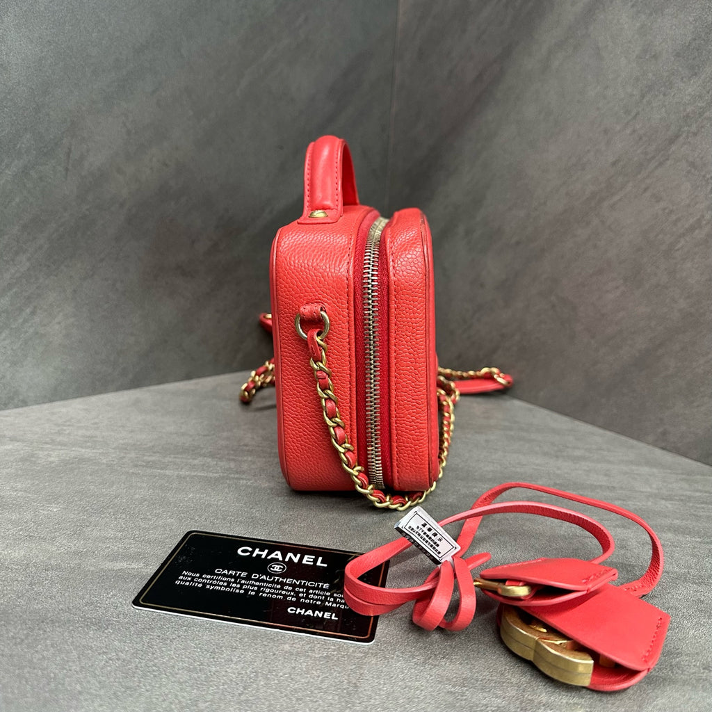 Chanel Vanity Case camera bag, small size, red diamond-patterned, lychee cowhide, gold buckle, 27 opening, strap card