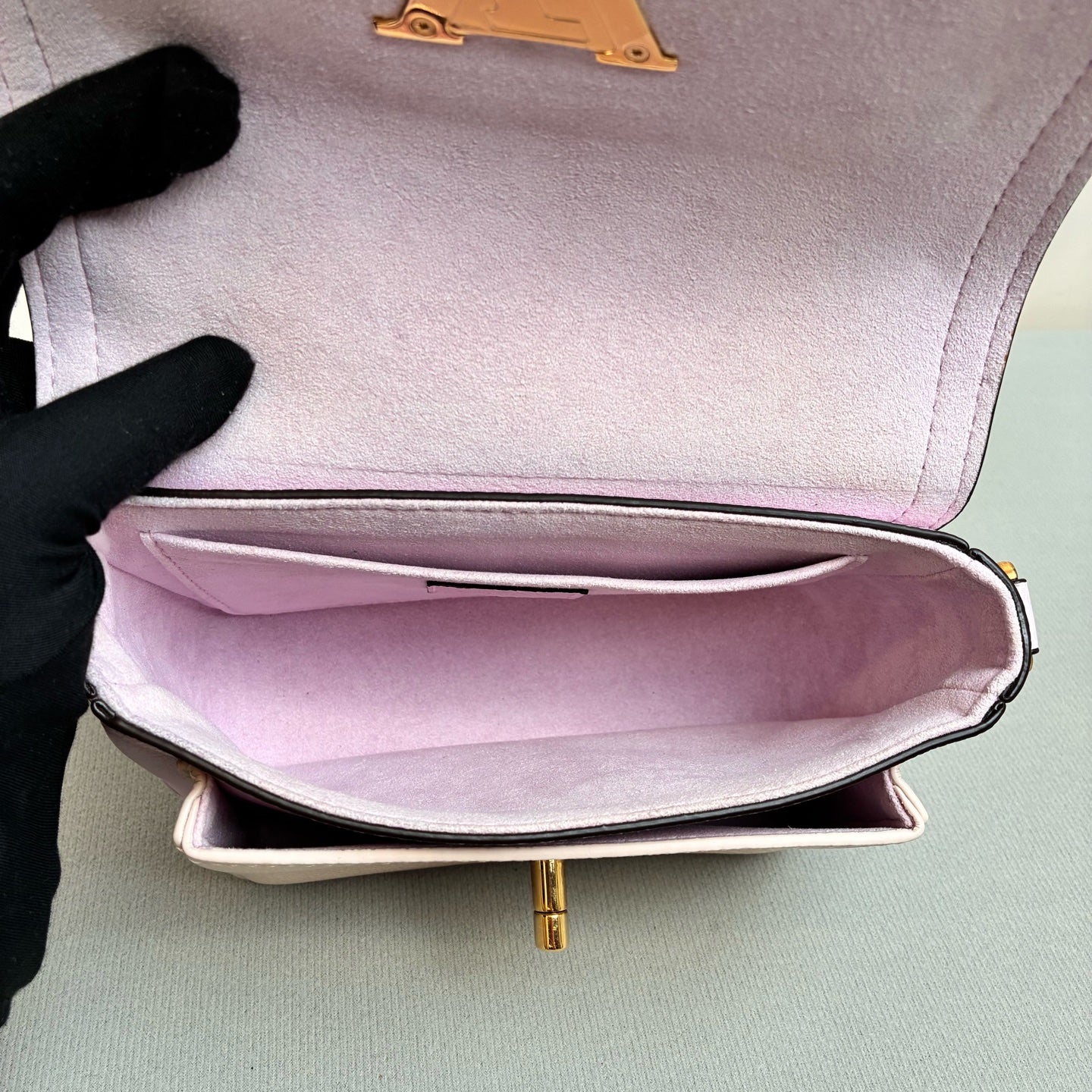 Louis Vuitton Lockme Tenger Full Leather Pink and White Messenger Bag, Single Shoulder Crossbody Bag, Convertible Double Shoulder Straps, Chip Version.