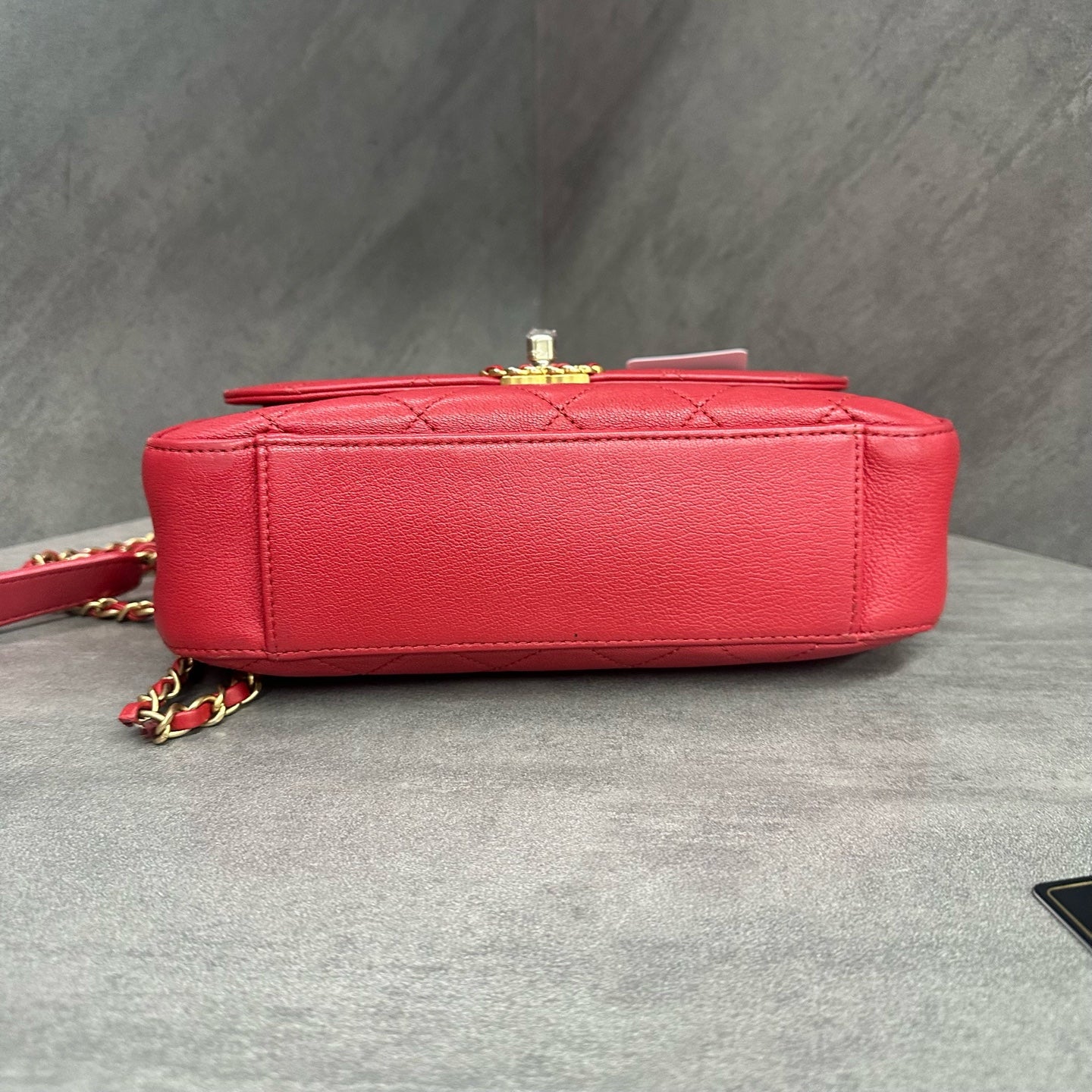 Chanel 19bag Red Gold-tone Calfskin Messenger Bag, structured silhouette, clean interior, 28 serial with authenticity card, in stock.