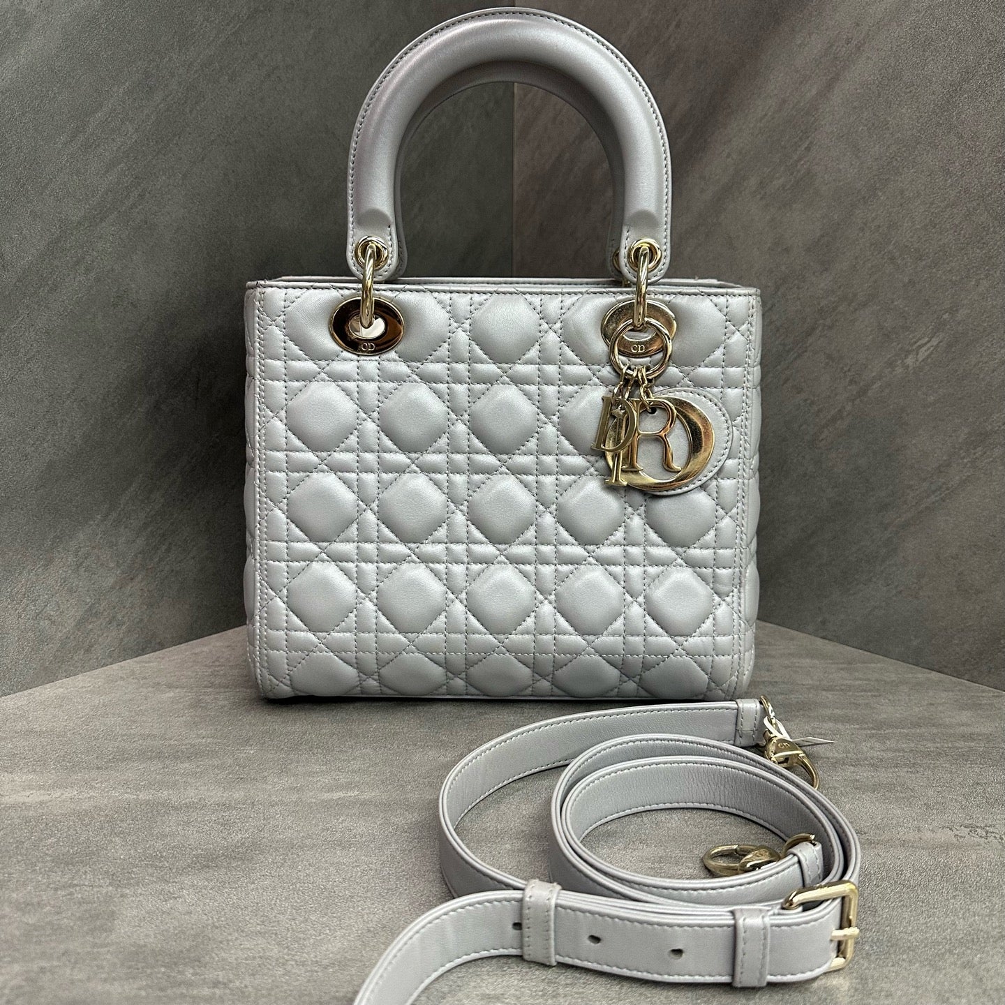 Dior Lady Dior Five-grid Lambskin Pearlescent Gray Gold Clasp 2018 Serial Code