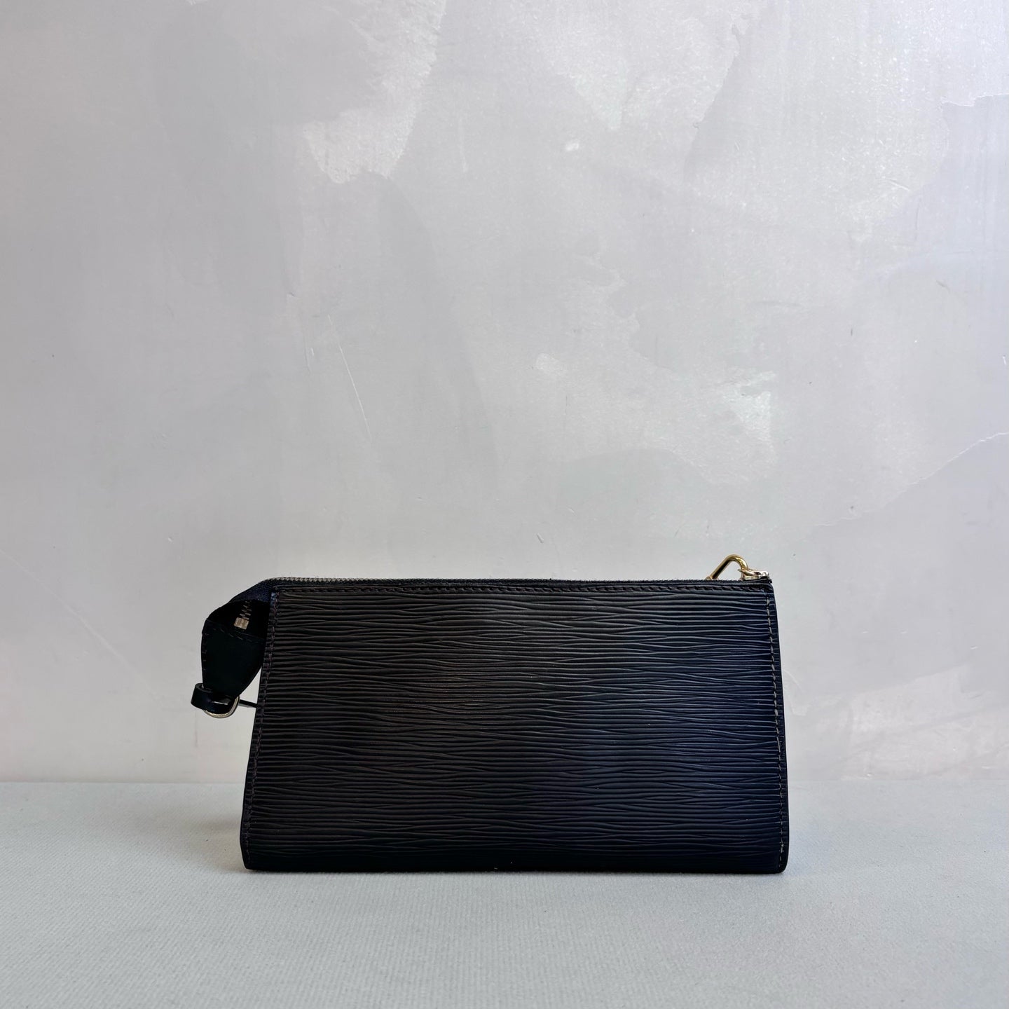LV/Louis Vuitton 95% new black and gold vintage wave pattern mahjong bag shoulder bag