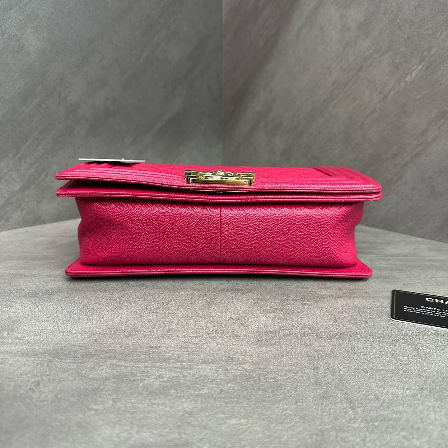 Chanel Le Boy Medium, fuchsia pink litchi leather, 23-series with authenticity card, structured shape, original condition