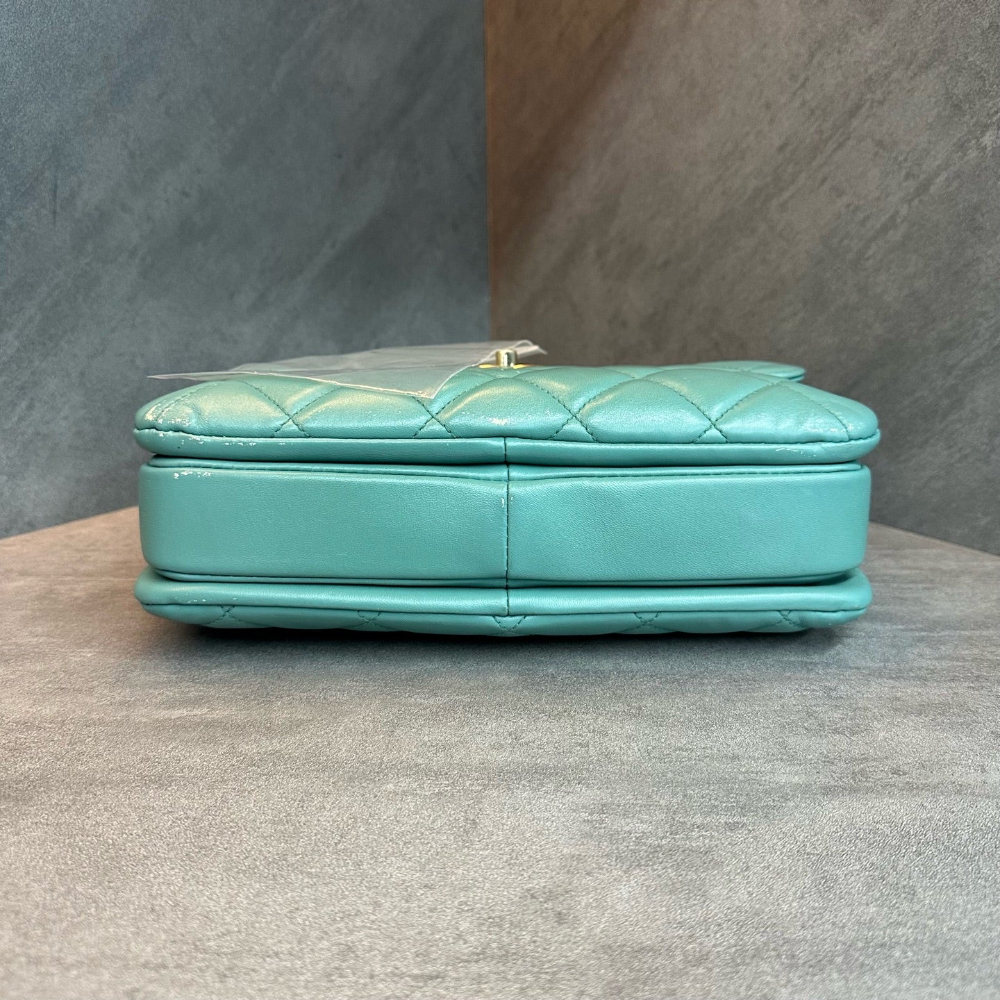 Chanel trendy cc Mint Green gold buckle sheepskin handle bill of lading shoulder bag bottom length 25cm 20 opening strap card