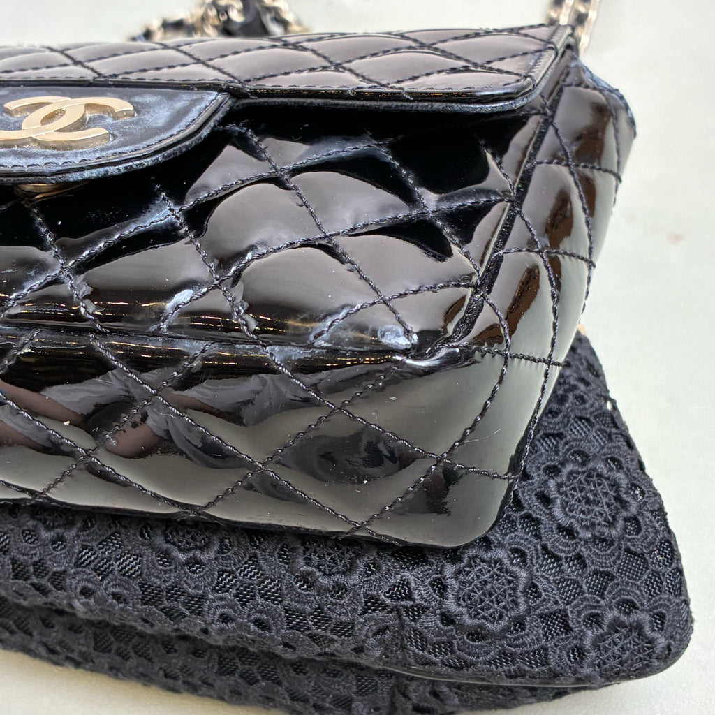 Chanel 13 Open Black and Gold Diamond Pattern Patent Leather with Lace Camellia Mouth Frog Bag, Underarm Bag Size 8*16*12