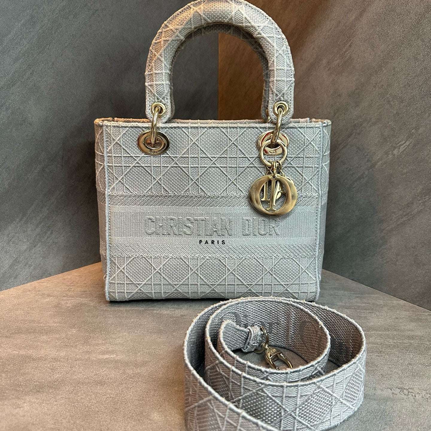Dior/ Dior Five-check Daphne gold Buckle embroidered canvas 20 years old code size 24cm x20cm x11