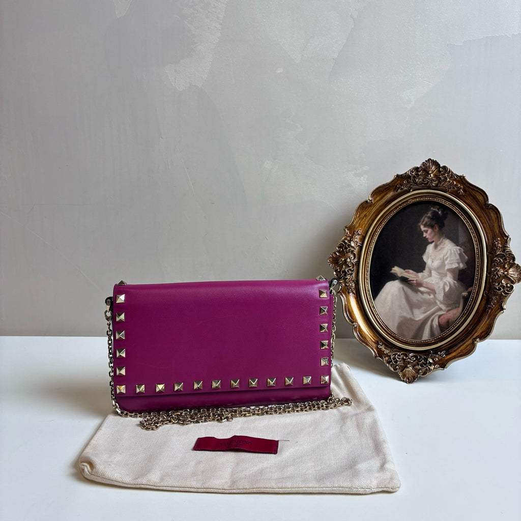 Valentino Rockstud Chain Wallet on Chain with shoulder strap, rose pink, gold studs, size 23*11cm.
