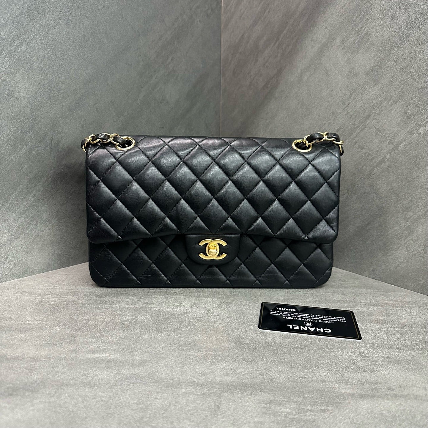 Chanel cf medium size black gold sheepskin chain bag, 27 openings, card bag type, three-dimensional inside clean
