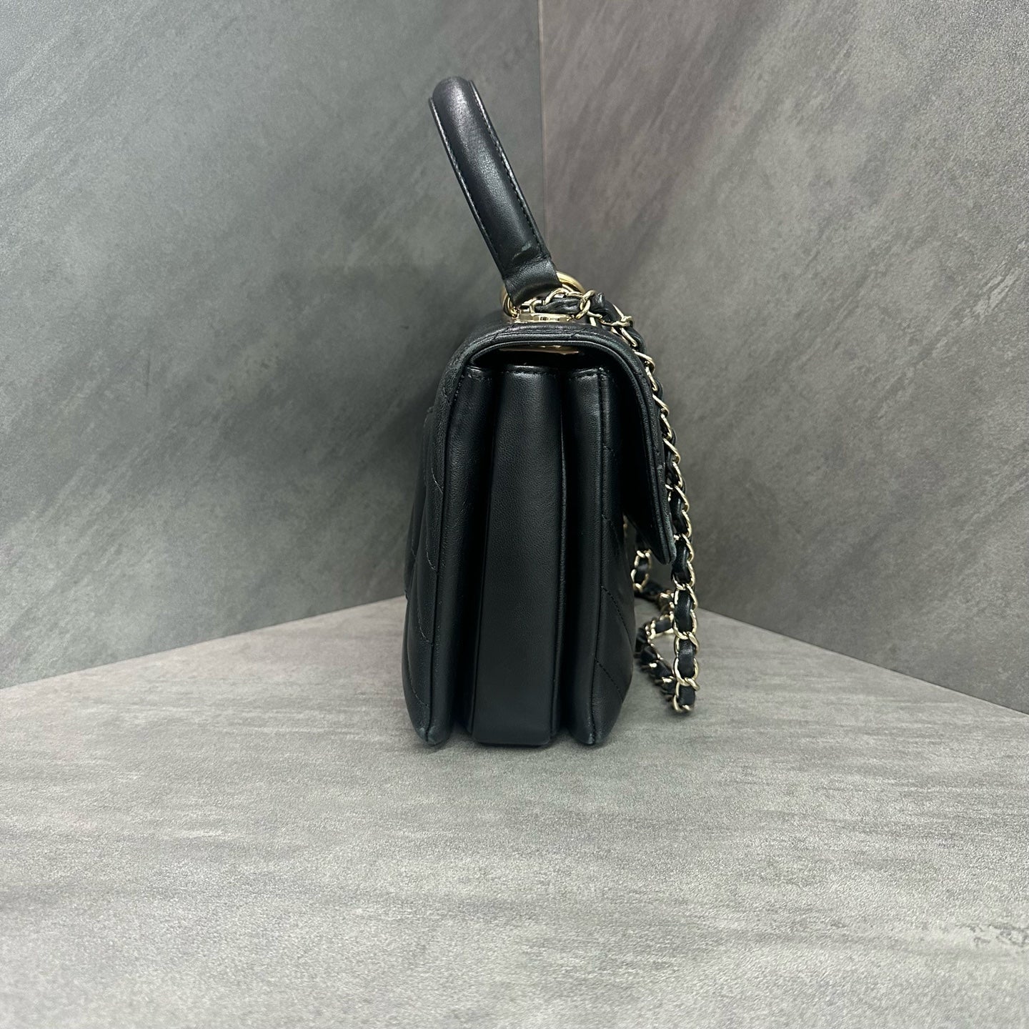 Chanel Trendy CC Black-Gold V-stitch Sheepskin Tote Shoulder Crossbody Bag, 25 Series