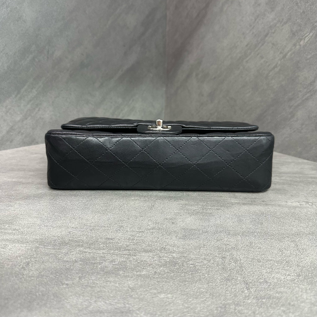 Chanel cf medium size black silver sheepskin chain bag 14, open bag type, three-dimensional inside clean