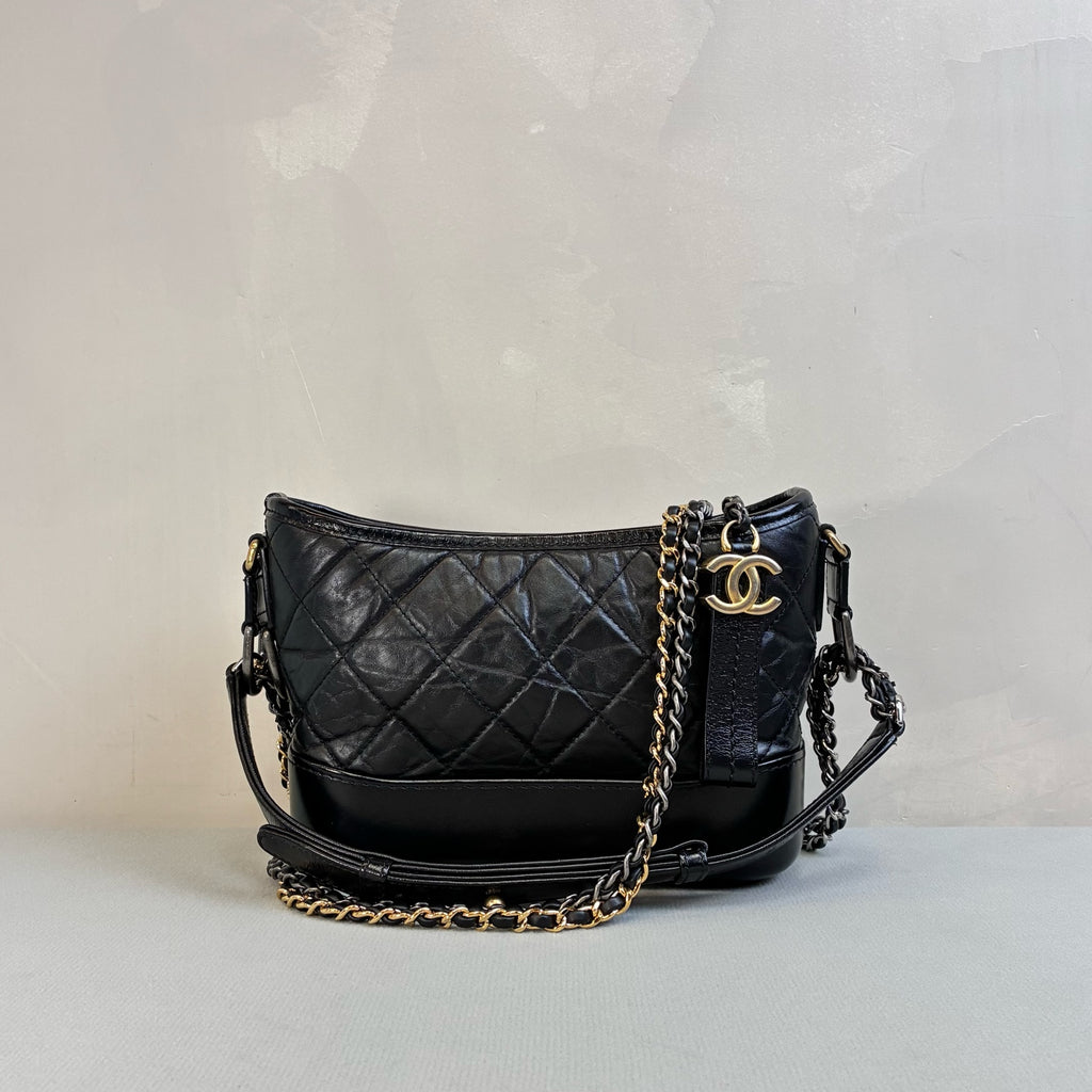 Chanel 99% new 28 Open Boy Bag Medium Black Size 21*14