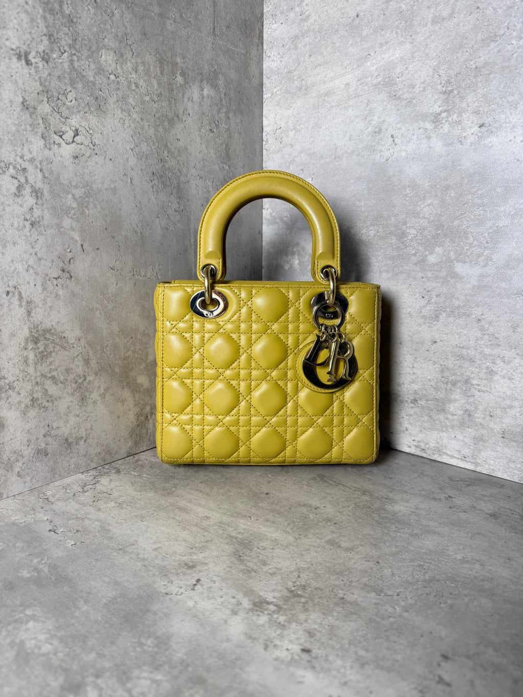 Dior Four-grid Shoulder Bag, yellow with gold-tone hardware, made of lambskin, new style, structured silhouette, clean interior, 2019 serial code, original condition, in stock at a favorable price