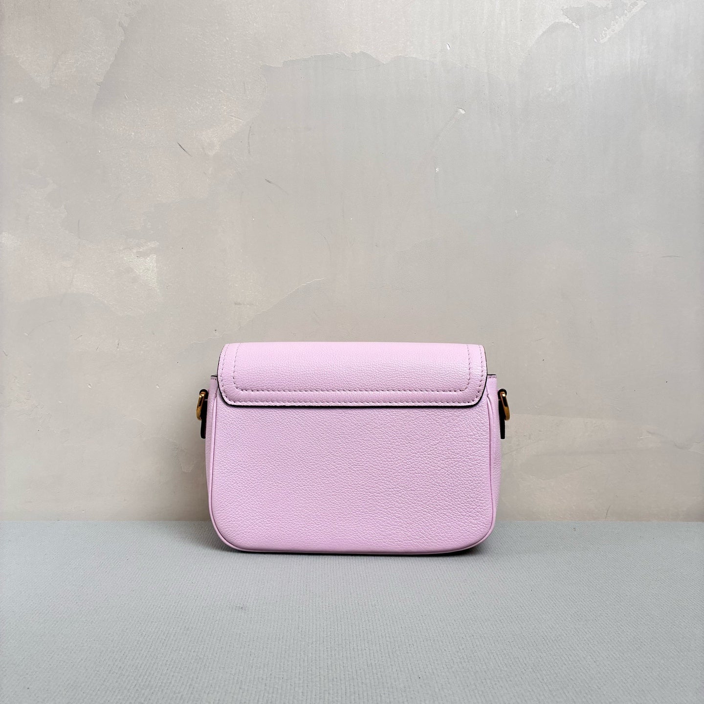 Louis Vuitton Lockme Tenger Full Leather Pink and White Messenger Bag, Single Shoulder Crossbody Bag, Convertible Double Shoulder Straps, Chip Version.