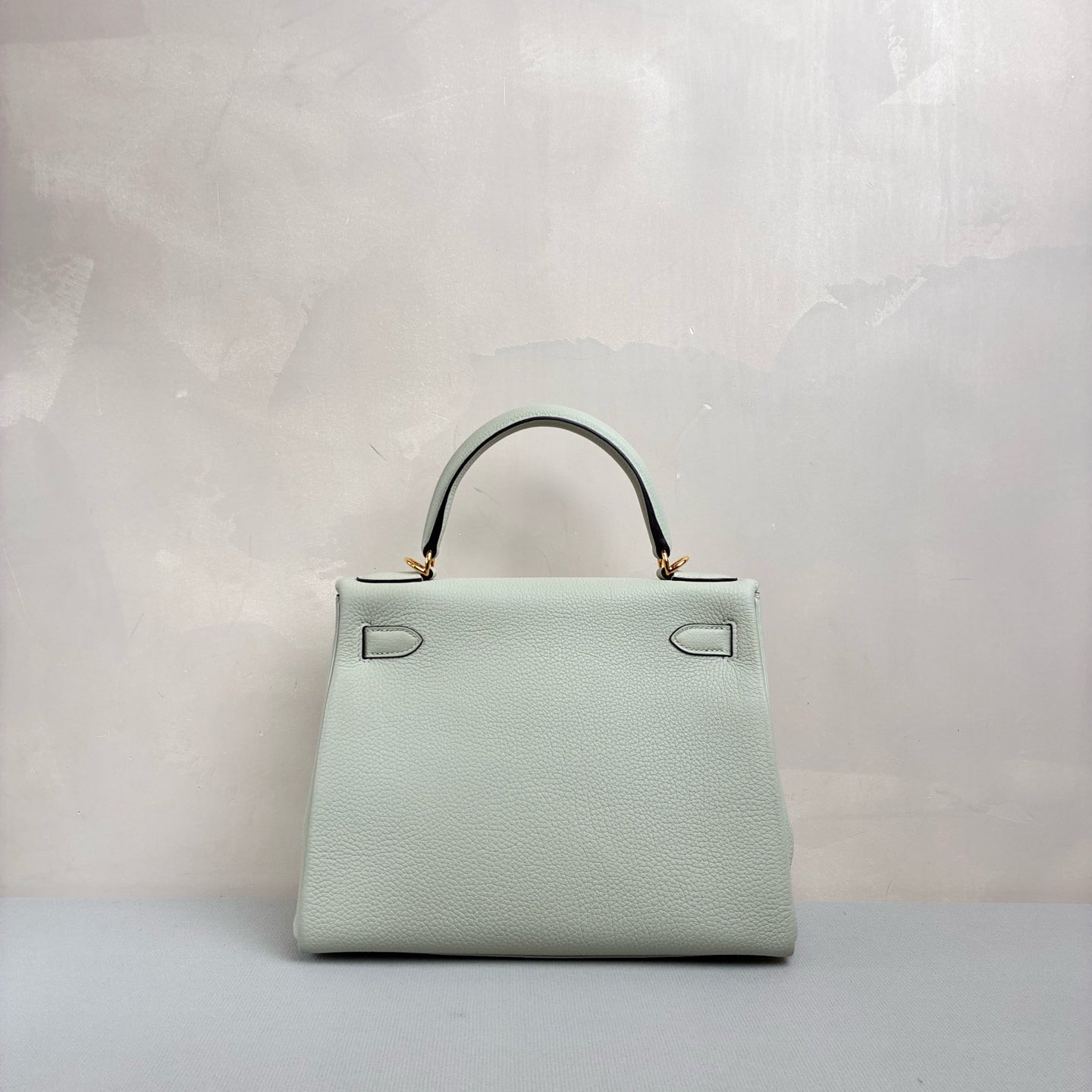 Hermès Kelly 28 in Ice Grey with Gold Hardware, B Stamp, Pre-owned condition, Dimensions 28/10/22 cm, Retail Price 120,000.
