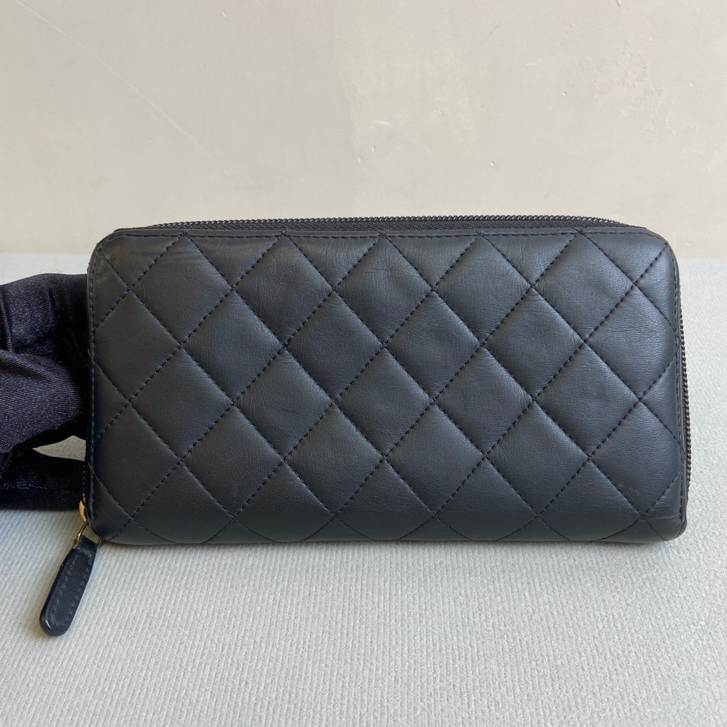 CHANEL 15 Opening 99% New Black Quilted Zipper Wallet Size: 19*10