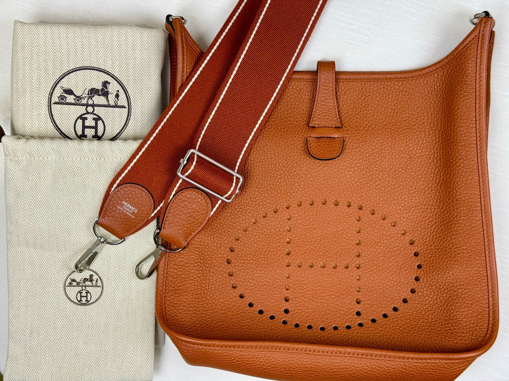 Hermès Evelyne in gold-brown Togo leather, with silver hardware. 98% new classic large H perforated logo design, accompanied by an adjustable shoulder strap.