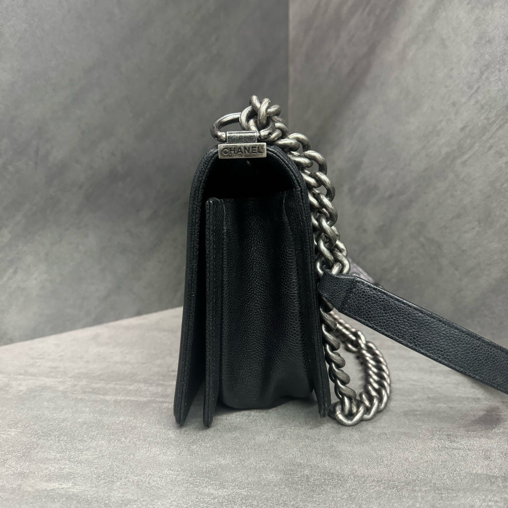CHANEL leboy black quilted calfskin silver-tone hardware chain shoulder bag, base length 25, 23 series, no authenticity card