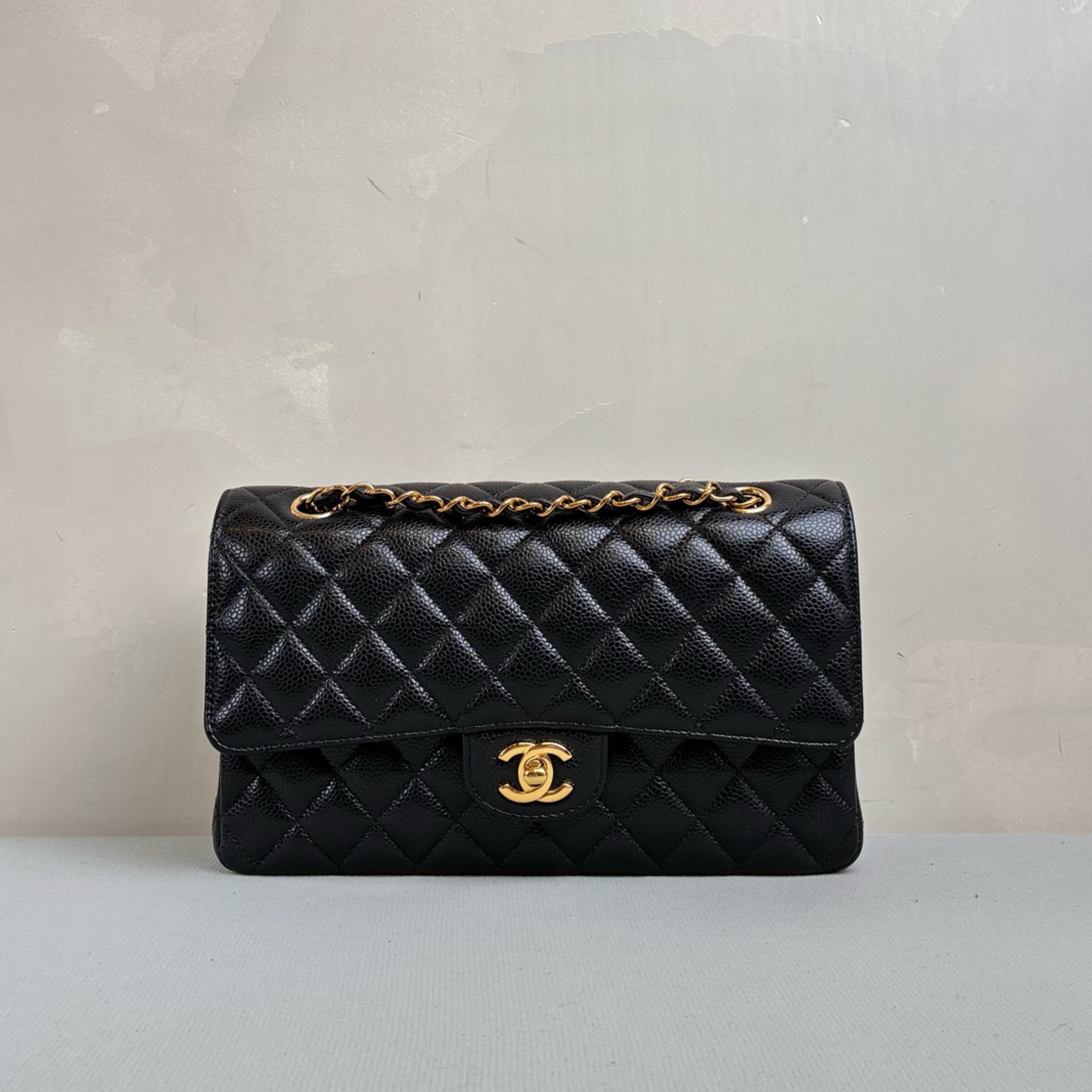Chanel Medium Chip Double Flap Bag Black Gold Lychee Leather 99% New Size 25.5*15
