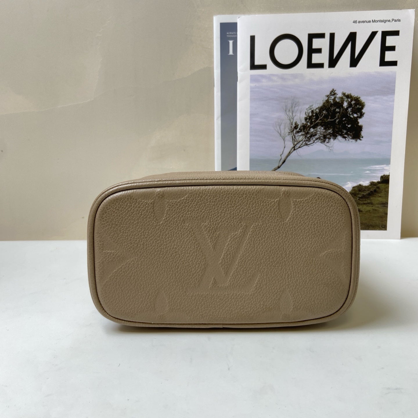LV/Louis Vuitton Vanity Elephant Grey Full Leather Small Makeup Bag 99% New Chip Model Size: 19*13*11 Cowhide Material